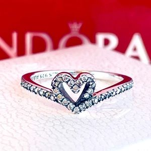 Authentic pandora heart ring size 6 💍🦩💍🦩💍🦩💍🦩💍🦩💍🦩💍🦩💎🦩💍🦩💍🦩💍